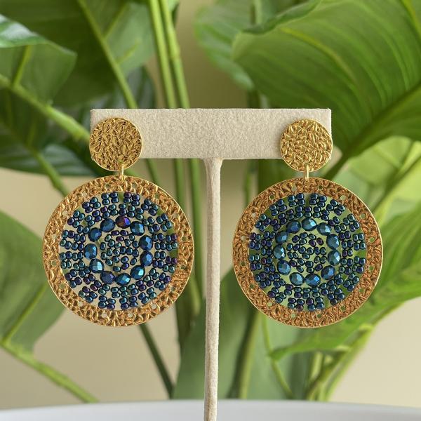 ARETES MINI RIO DISEÑO MARTILLADO CON 1 CIRCULO METALICO Y CON CRISTAL - AZUL TORNASOL