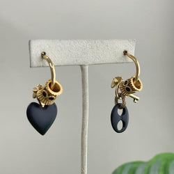 ARETES IVY CORAZON NEGRO